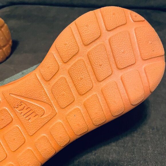 Unique Mint Condition Nike ROSHE Run SneakerBoot Dark Olive Orange Mens 10.5 US - Picture 8 of 9